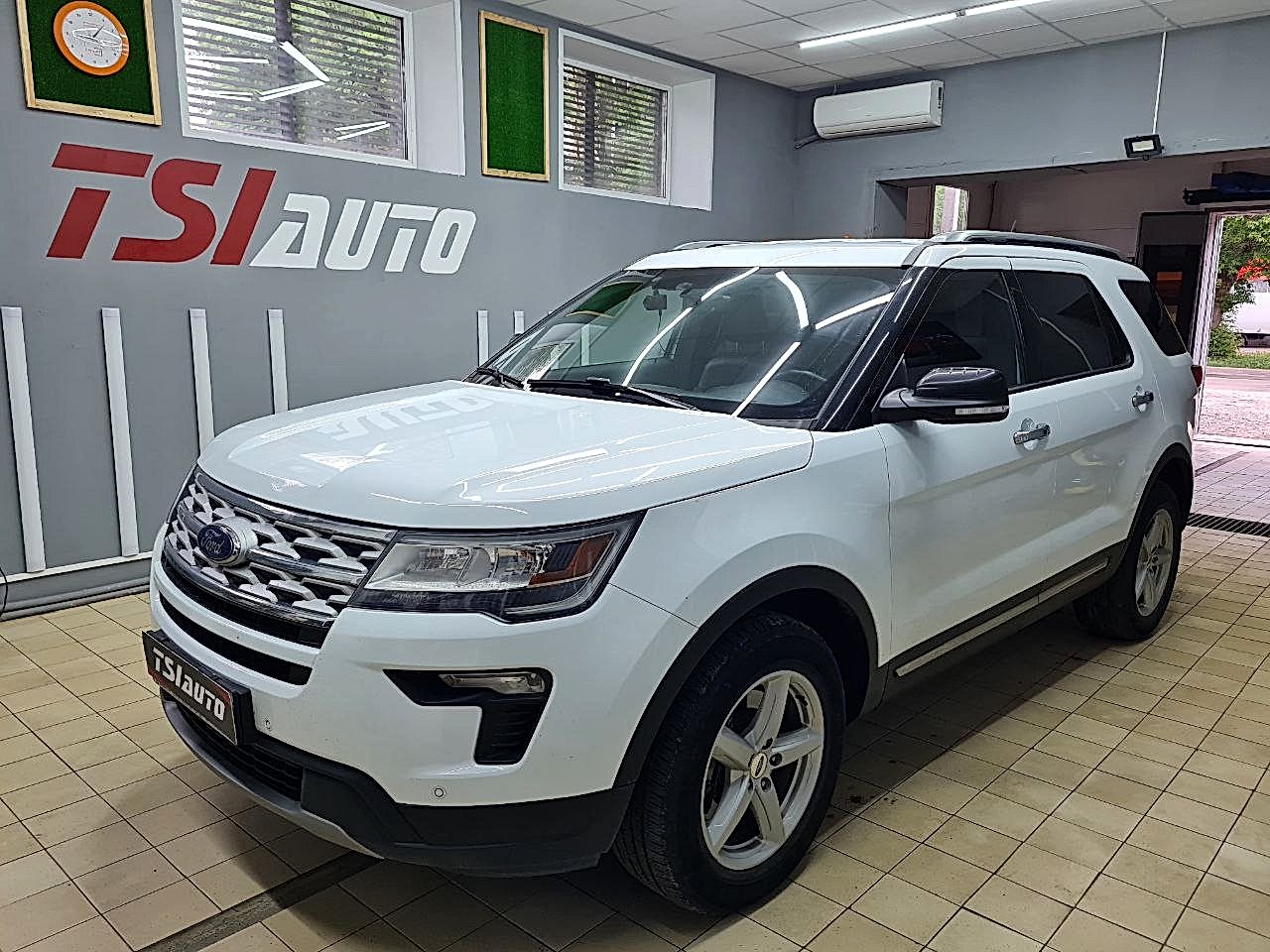 Шумоизоляция Ford Explorer пакет Комфорт за 1 день всего салона фото