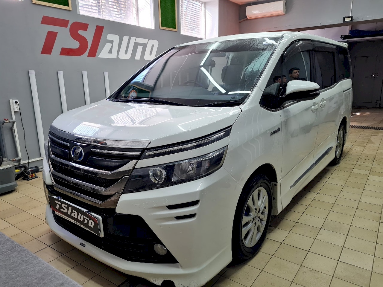 Шумоизоляция Toyota Voxy в Астане Шумоизоляция Toyota Voxy в Астане
